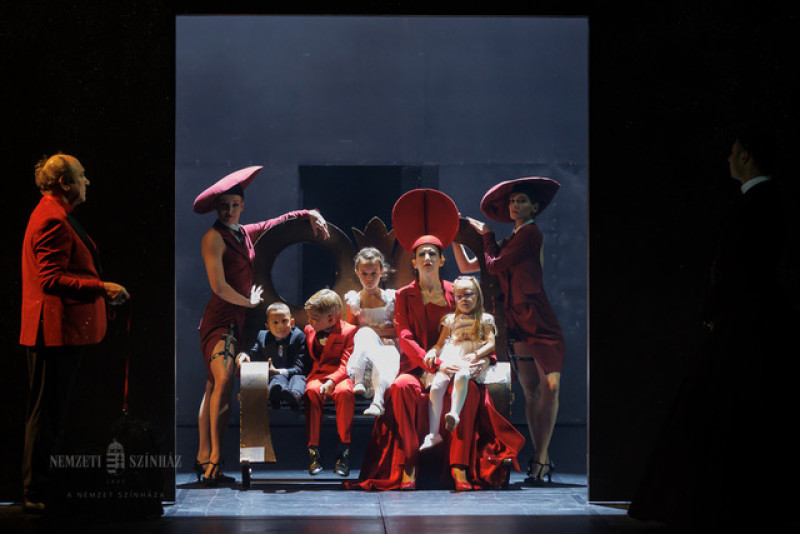 Una scena de &quot;Il Banchiere Jan&quot;, regia Joseph Katona, regia di Attila Vidnyánszky. Teatro Nazionale di Budapest. MItem 10