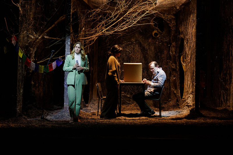 da sinistra Lucia Mascino, Mariangela Granelli, Filippo Dini in &quot;Ghiaccio&quot;, regia Filippo Dini. Foto Luigi De Palma