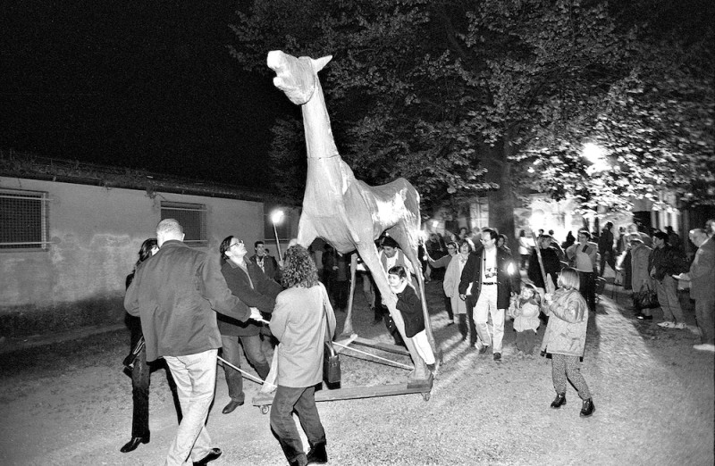 Marco Cavallo a San Salvi, aprile 1998. Foto Massimo Agus