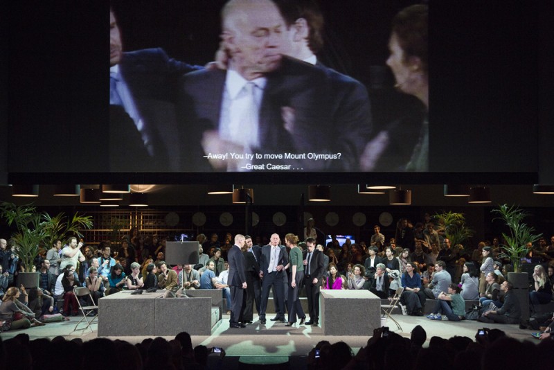 Toneelgroep Amsterdam, “Roman Tragedies”, Bart Slegers, Roeland Fernhout, Hugo Koolschijn, Chris Nietvelt e Eelco Smits. Foto Jan Versweyveld