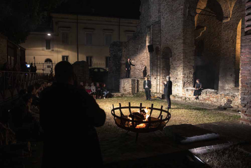 &quot;Don Chisciotte ad ardere&quot;, regia Ermanna Montanari e Marco Martinelli. Foto Silvia Lelli.